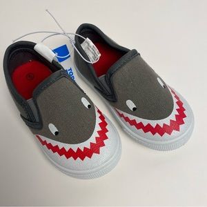 NWT Boys Supreme Look a Like Slip On Shoes, Size 5, Comfy, Slide On, Shark Teeth